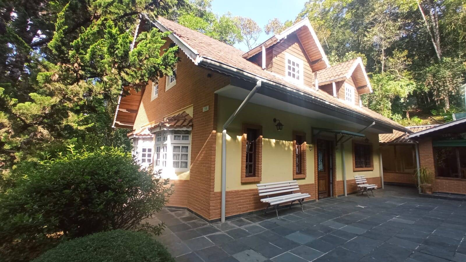 #2261 - Casa para Venda em Campos do Jordão - SP