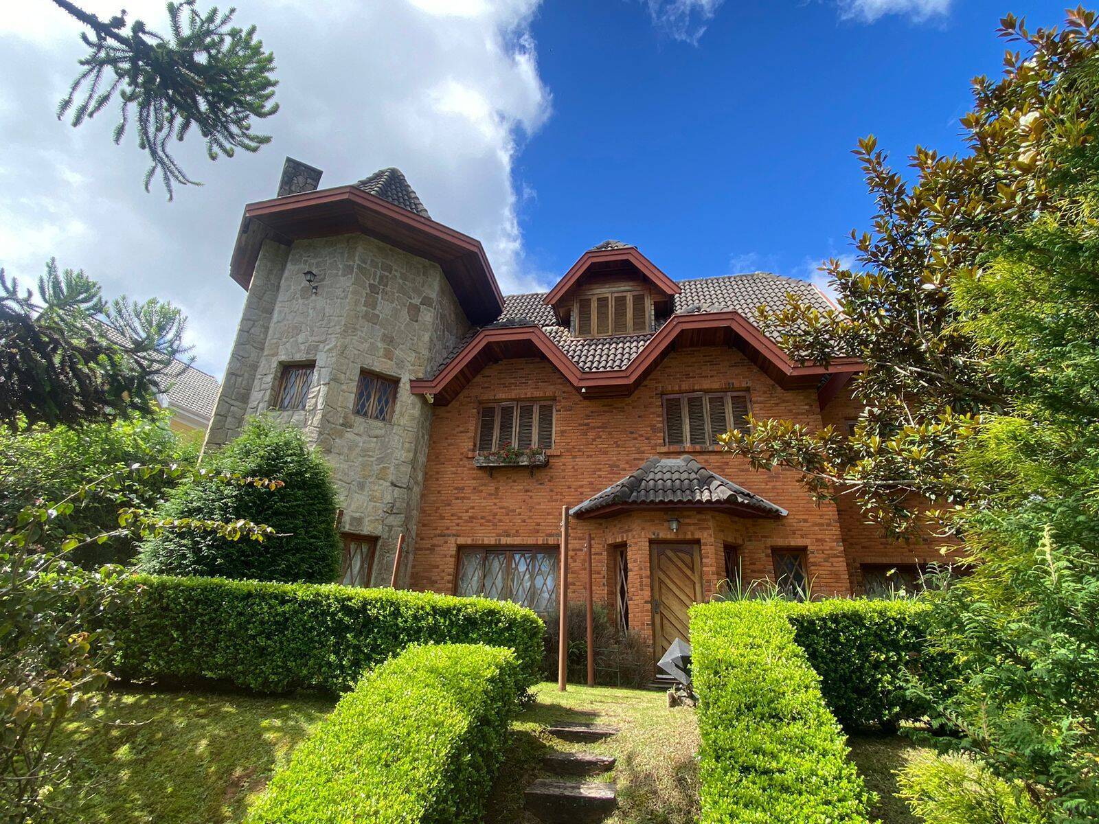 #2306 - Casa para Venda em Campos do Jordão - SP