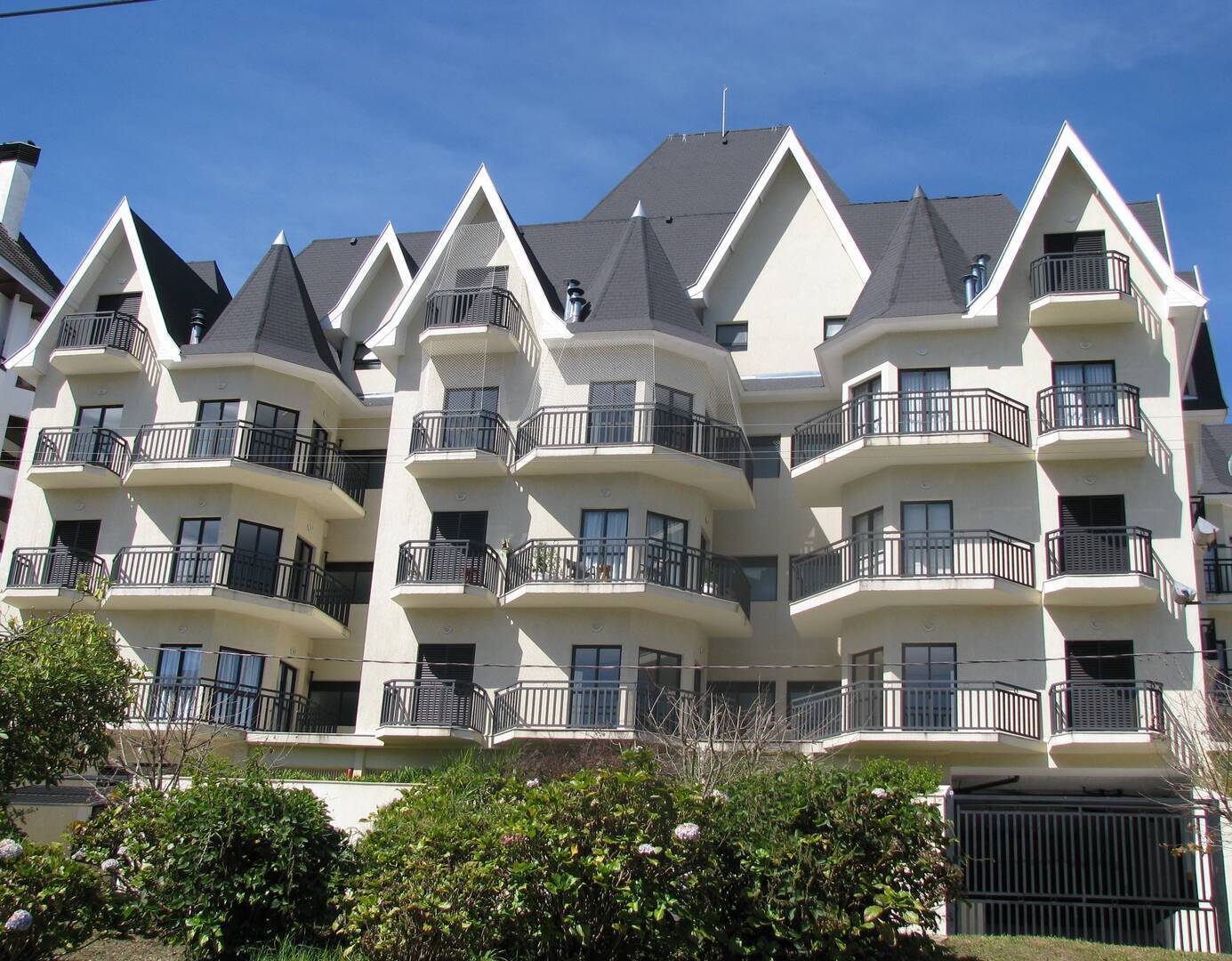 #2402 - Apartamento para Venda em Campos do Jordão - SP