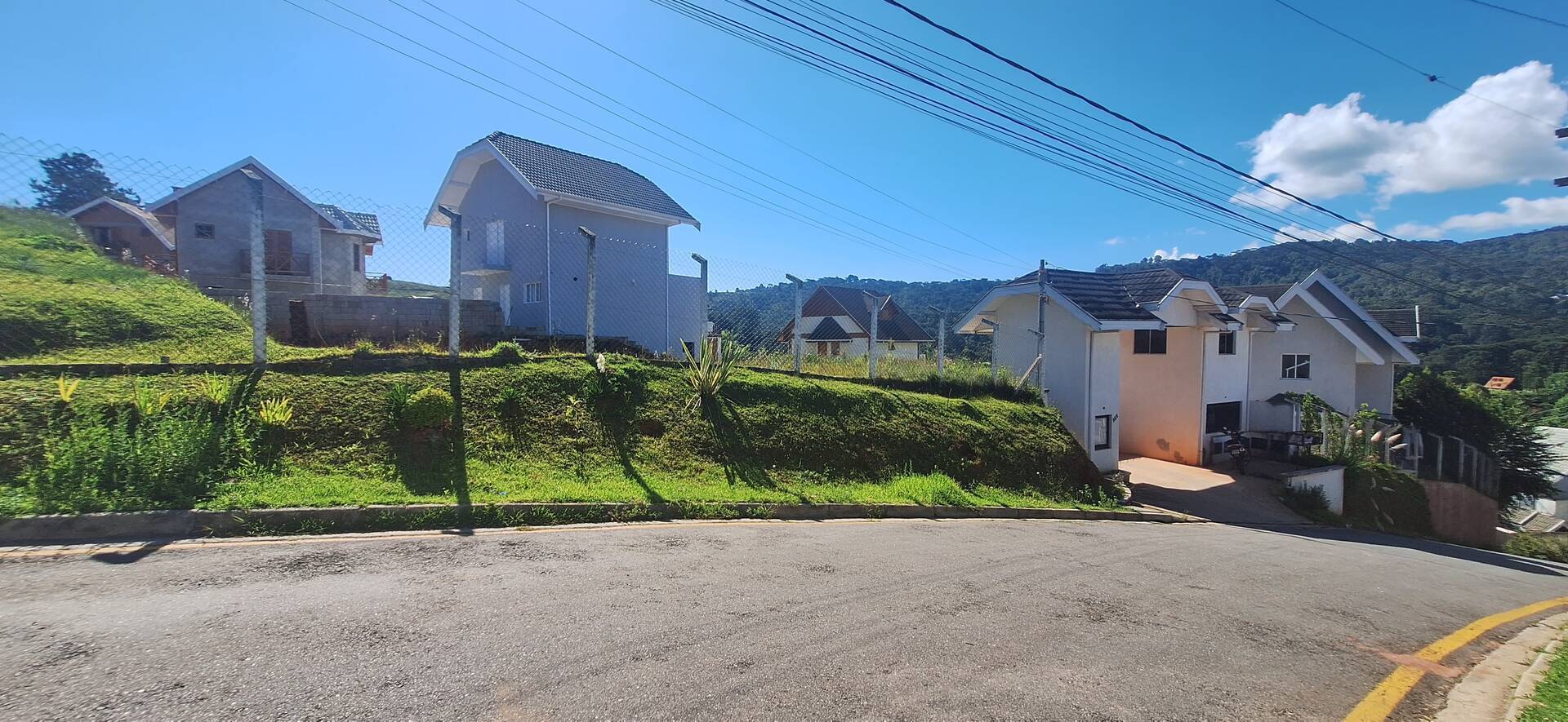 #2426 - Terreno em condomínio para Venda em Campos do Jordão - SP