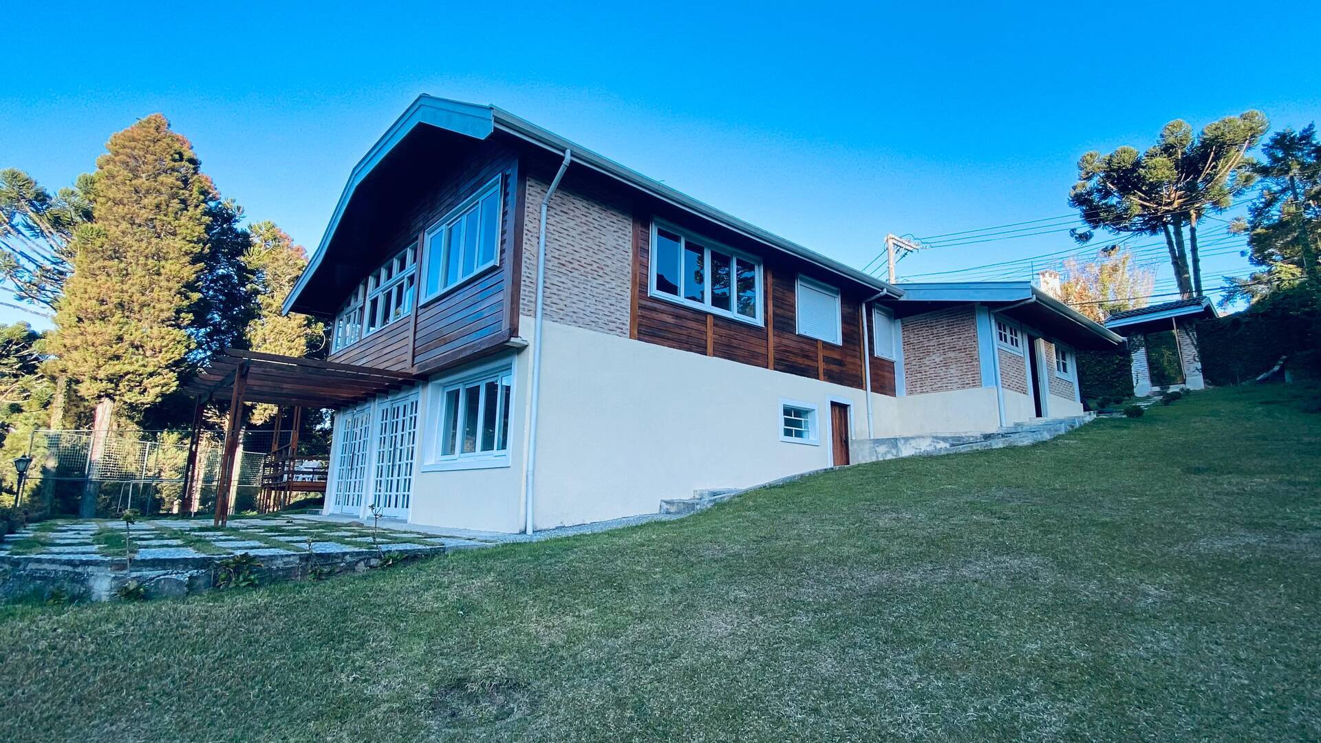 #2508 - Casa para Venda em Campos do Jordão - SP