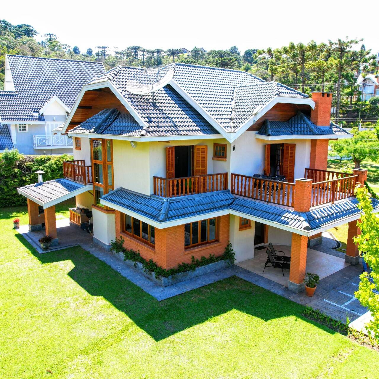 #2560 - Casa em condomínio para Venda em Campos do Jordão - SP