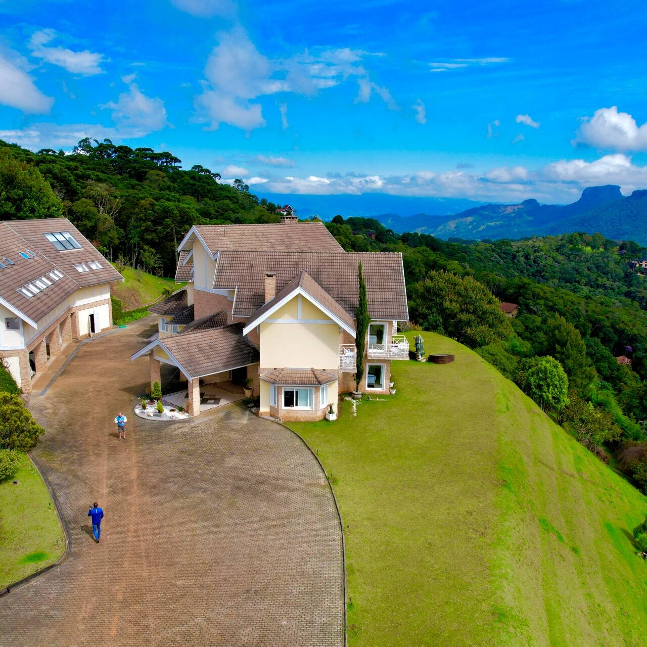 #2225 - Casa para Venda em Campos do Jordão - SP