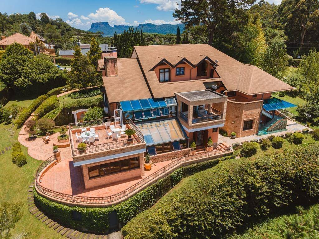 #2040 - Casa para Venda em Campos do Jordão - SP