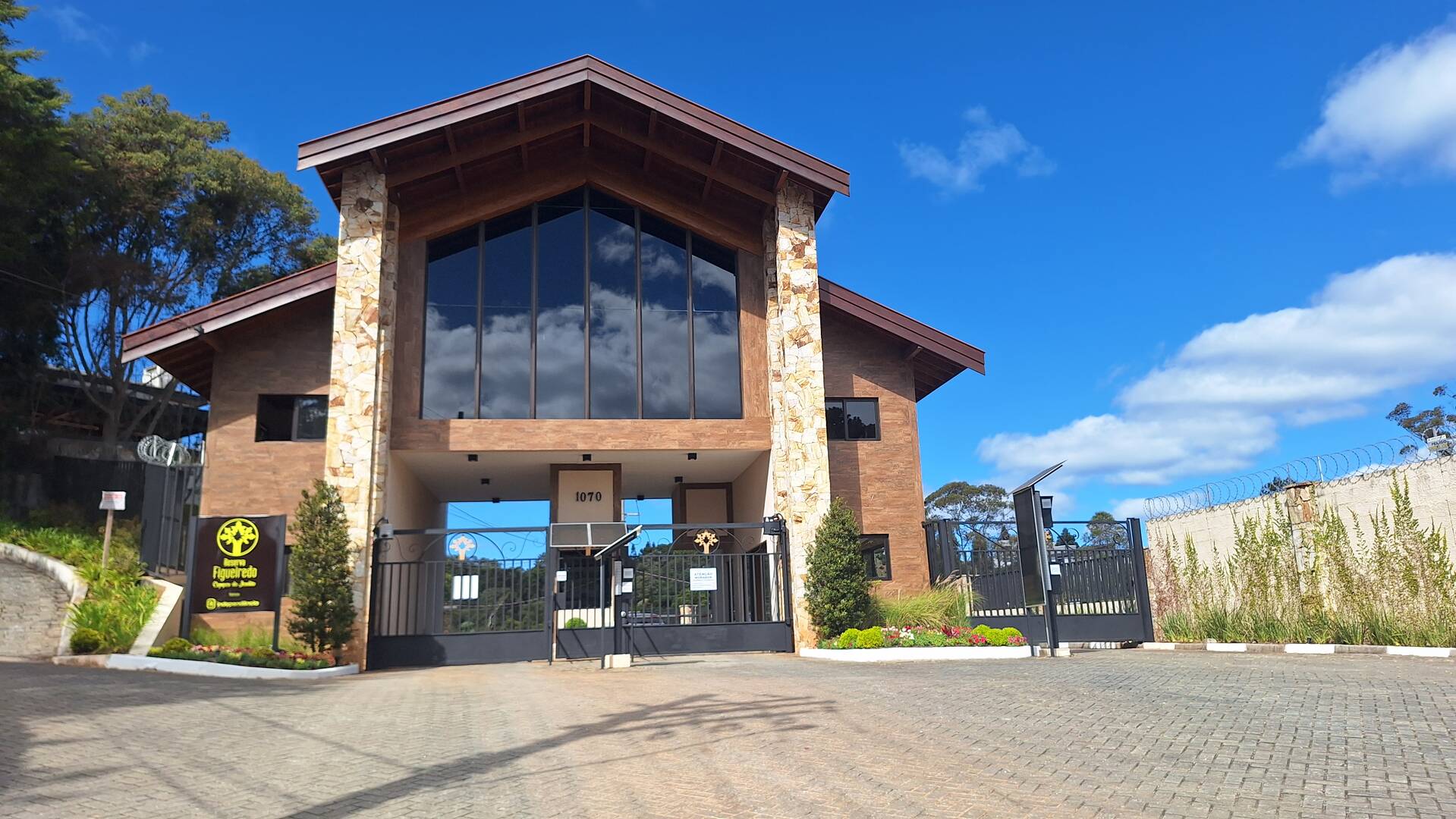#2643 - Terreno em condomínio para Venda em Campos do Jordão - SP