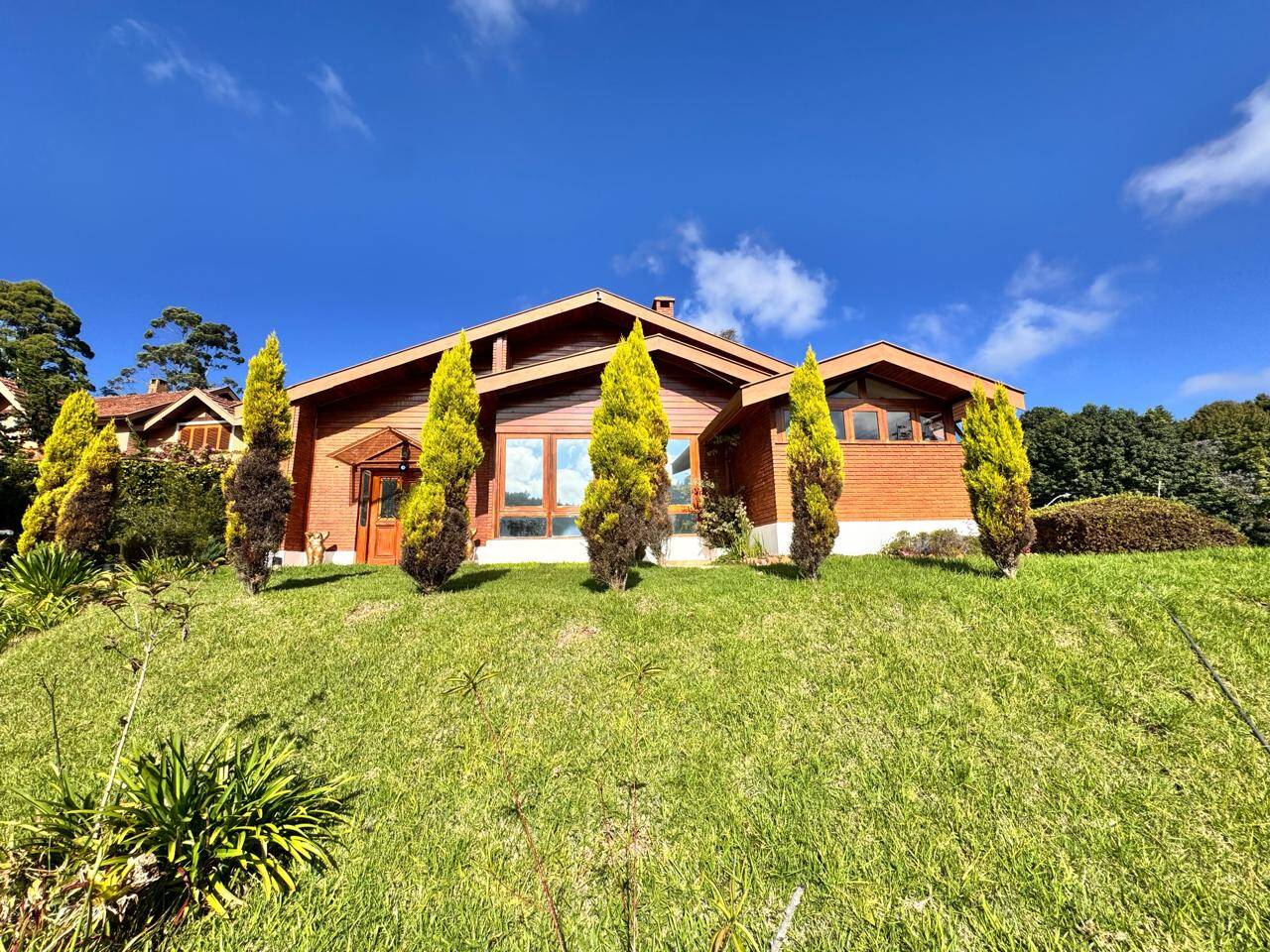 #2651 - Casa para Venda em Campos do Jordão - SP