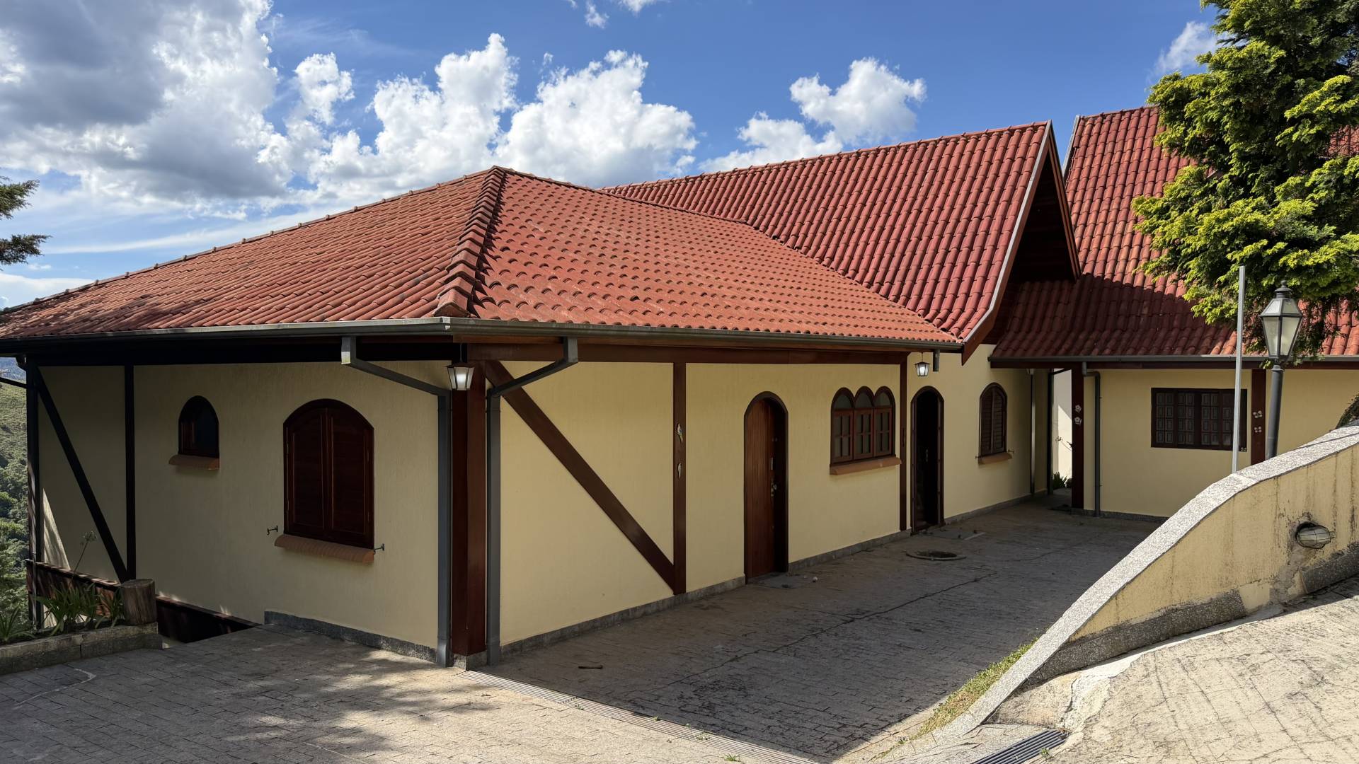 #2718 - Casa para Venda em Campos do Jordão - SP