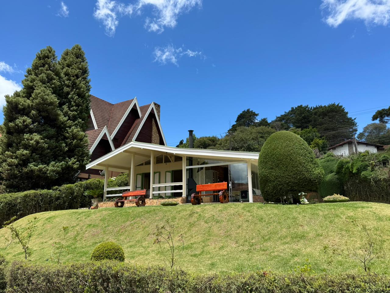 #2720 - Casa para Venda em Campos do Jordão - SP