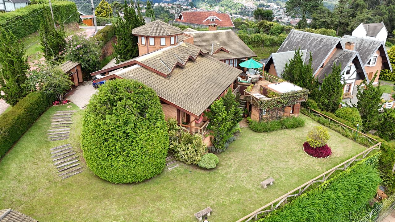 #2724 - Casa para Venda em Campos do Jordão - SP