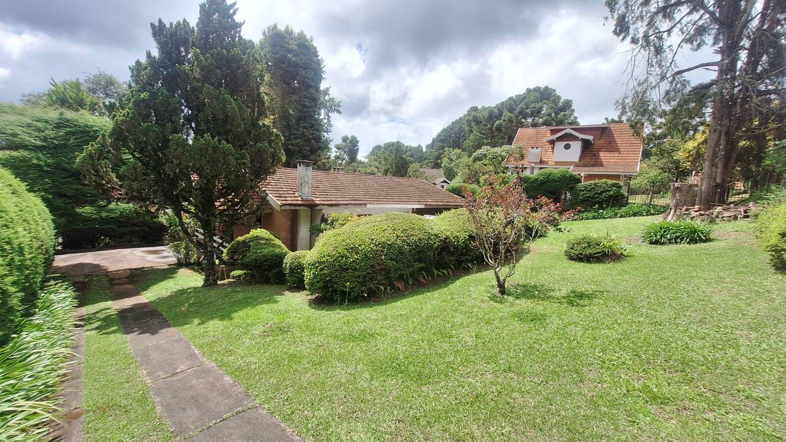 #2729 - Casa para Venda em Campos do Jordão - SP