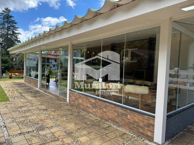 #2720 - Casa para Venda em Campos do Jordão - SP